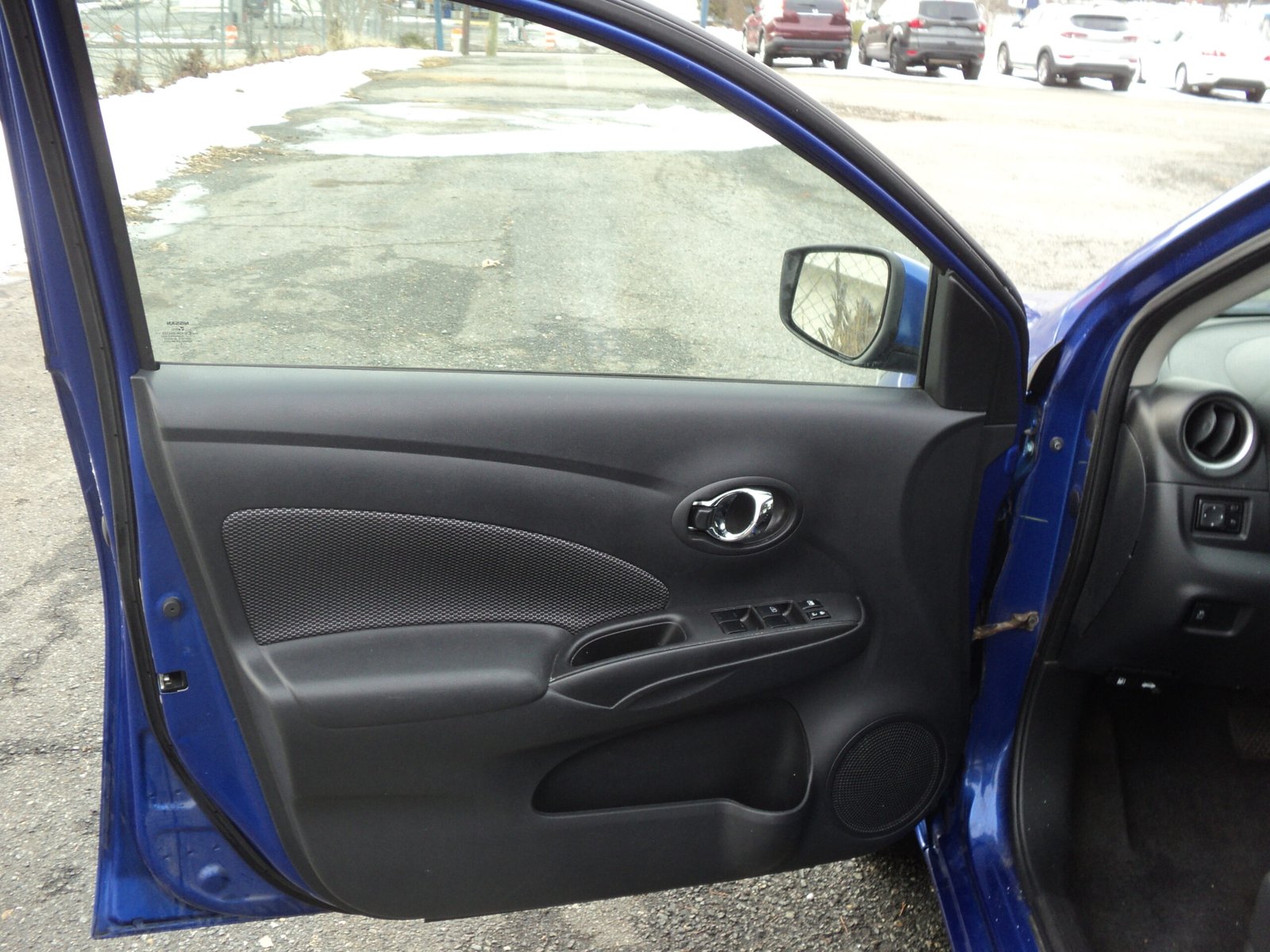 NISSAN VERSA