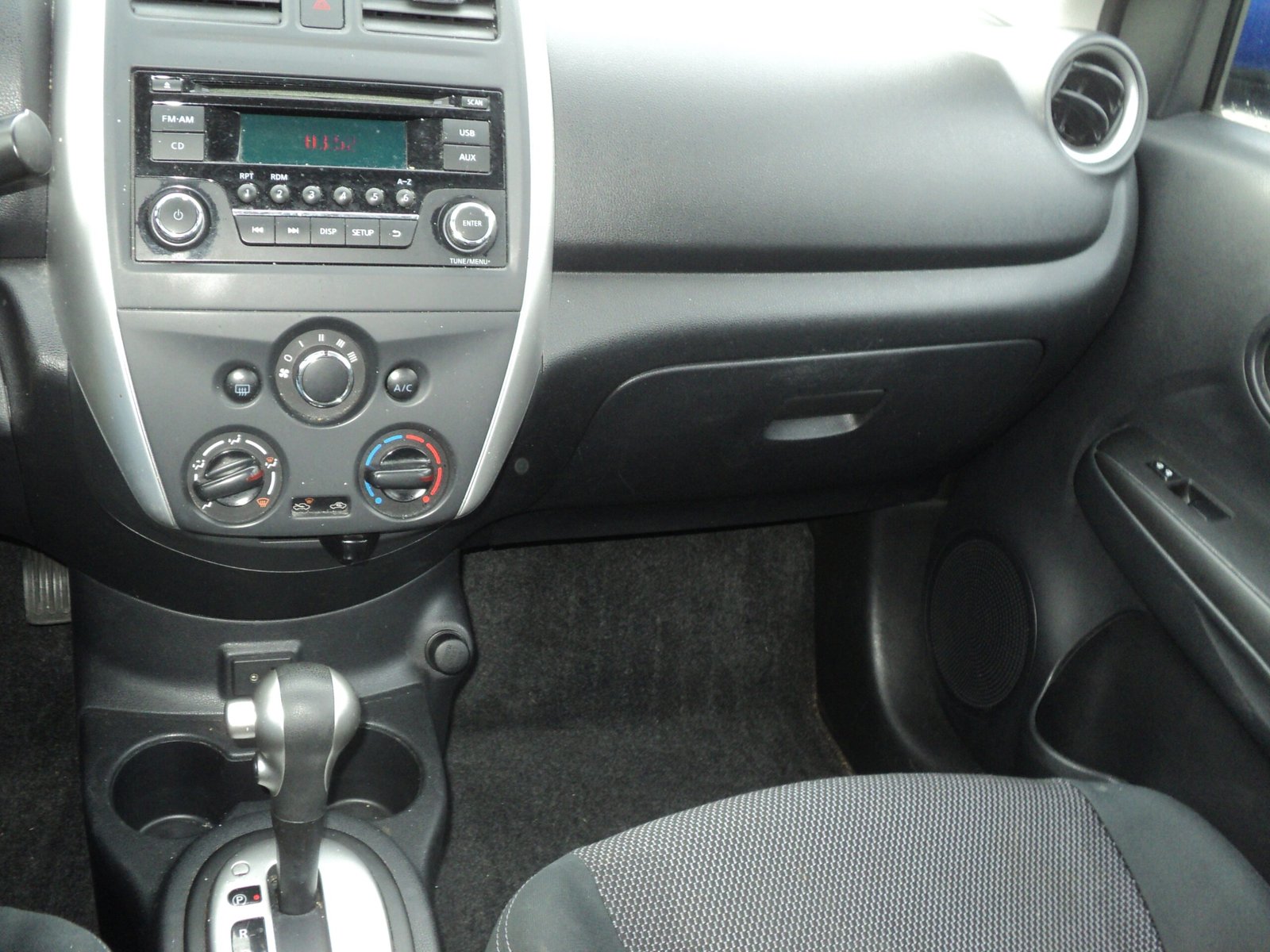 NISSAN VERSA