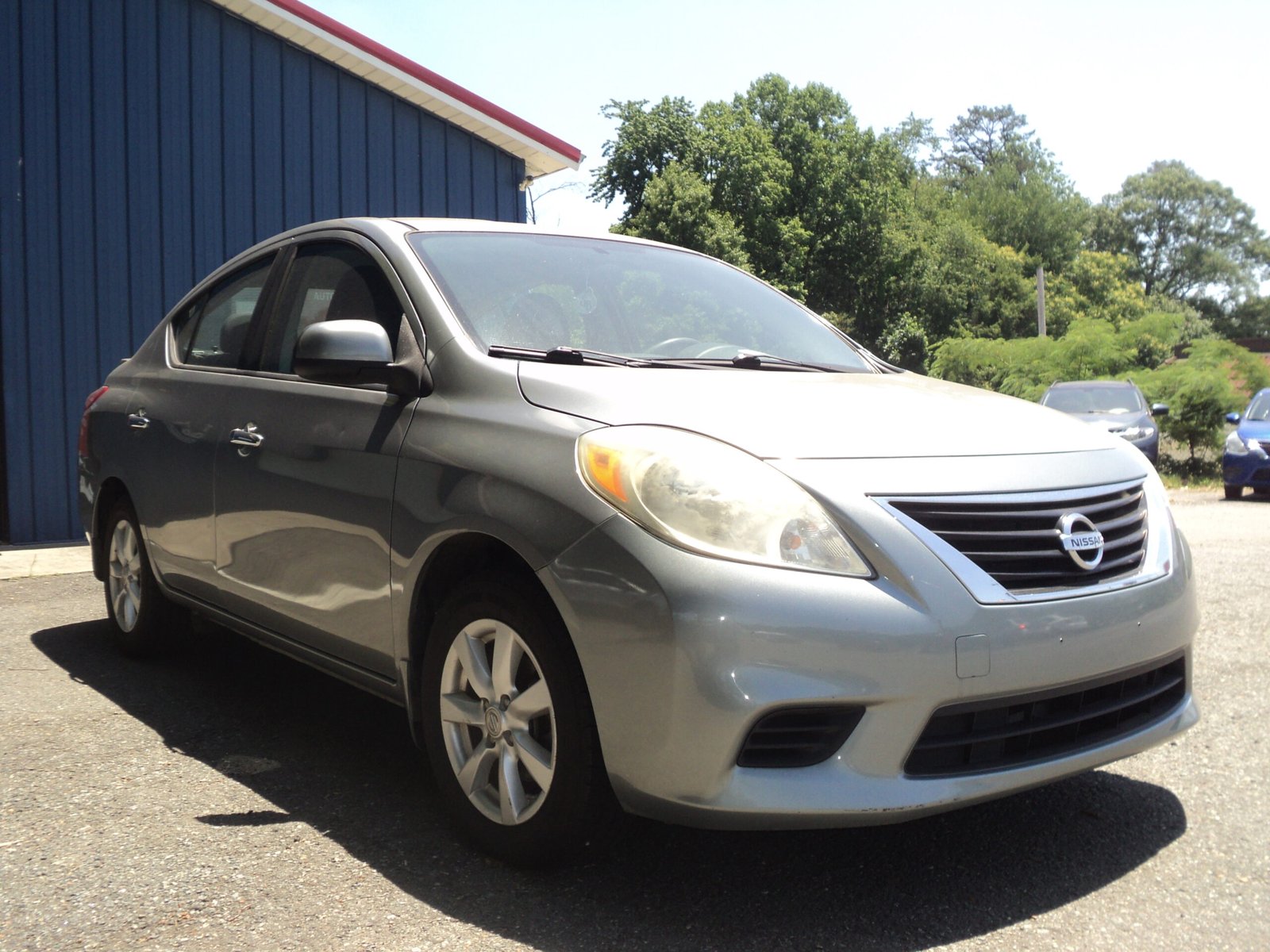 NISSAN VERSA