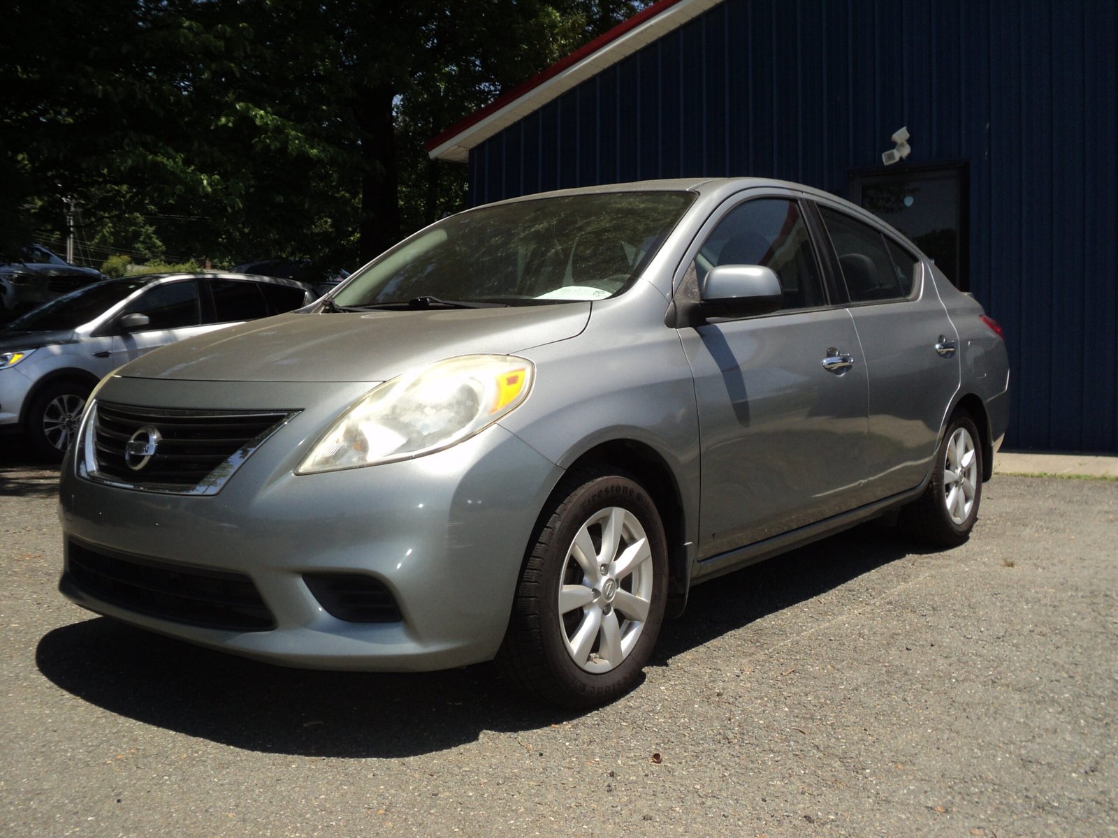 NISSAN VERSA