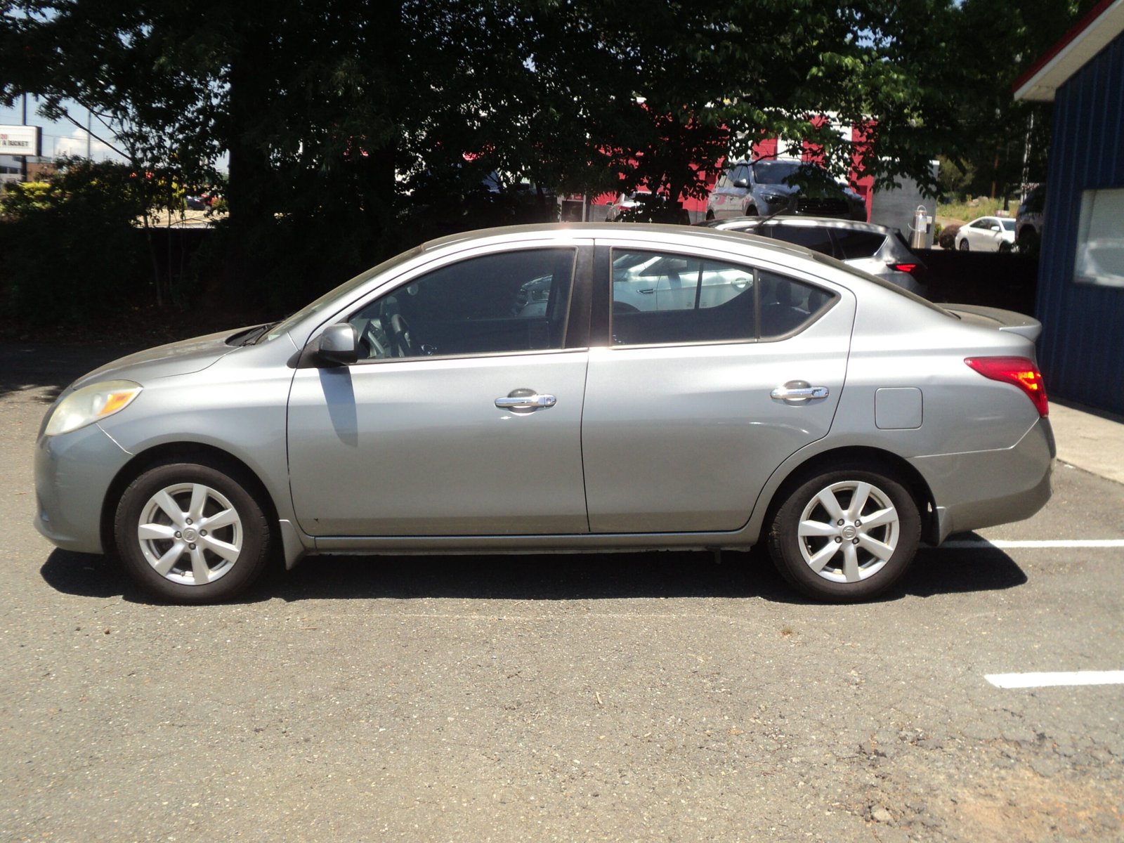 NISSAN VERSA