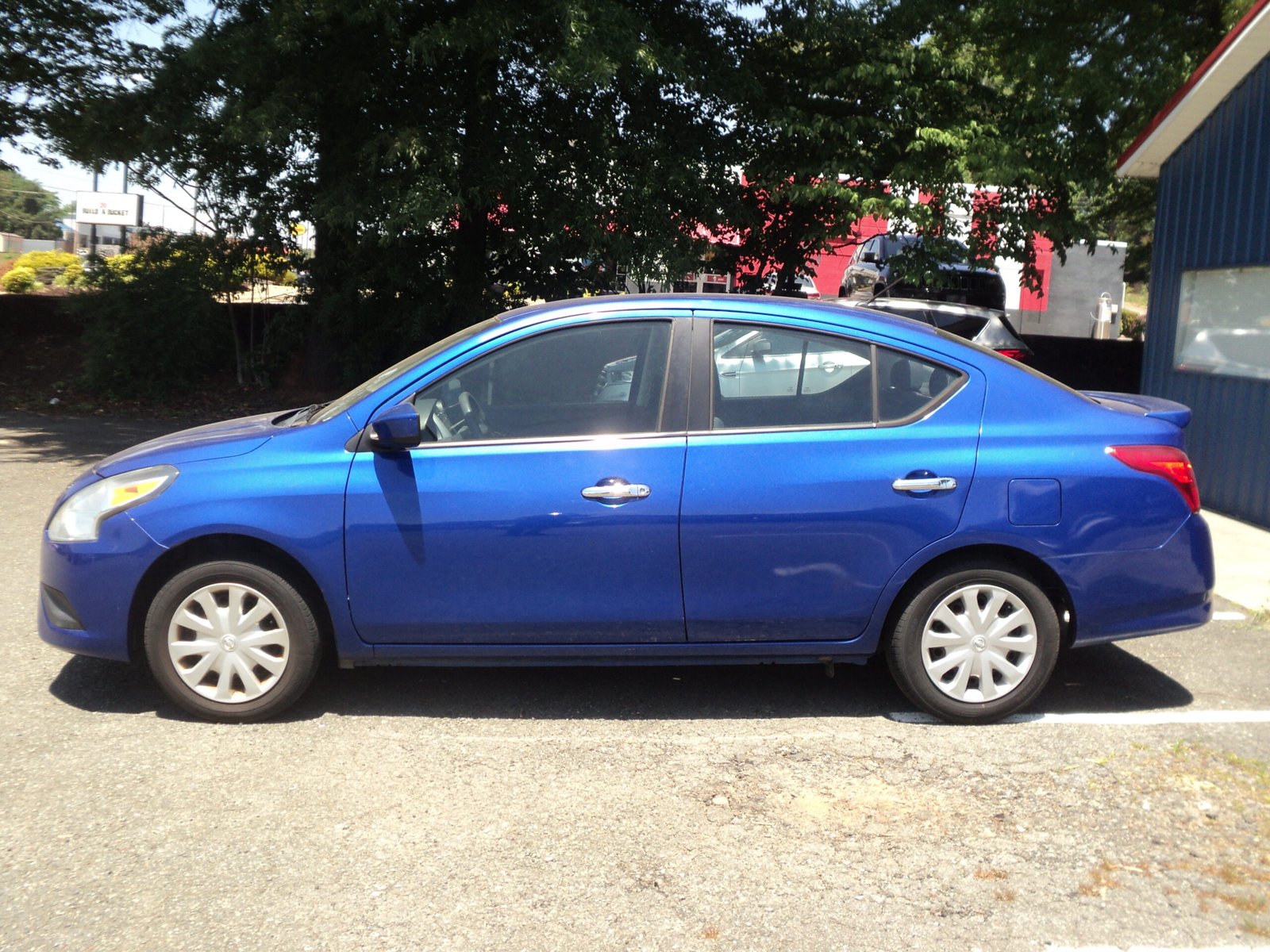 NISSAN VERSA